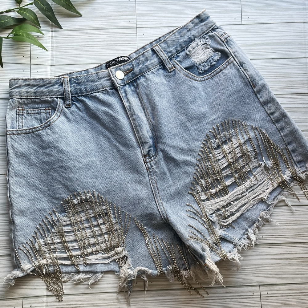 Fashion Nova rhinestone fringe distressed light wash denim shorts. Size XL.